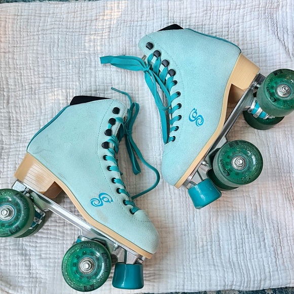 Candi Grl | Aqua Suede Carlin Quad Roller Derby Skates Size 6 Green/Blue - Picture 1 of 12
